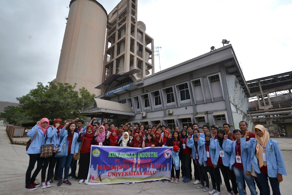 Mahasiswa Tenik Kimia UR melakukan kunjungan lapangan ke PT Semen Padang