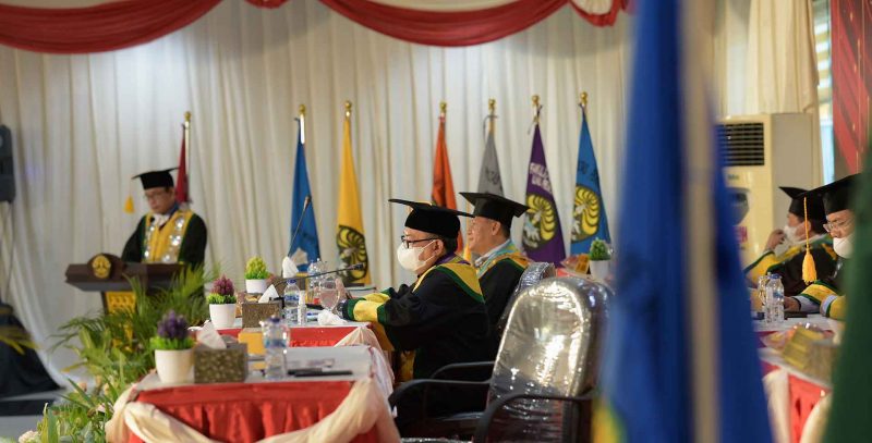 UNRI Kukuhkan Empat Orang Profesor (Sumber: HUMAS Universitas Riau)