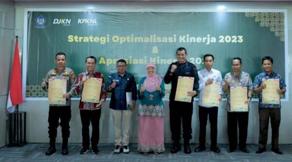 UNRI Raih Penghargaan Terbaik III (Sumber: HUMAS Universitas Riau)
