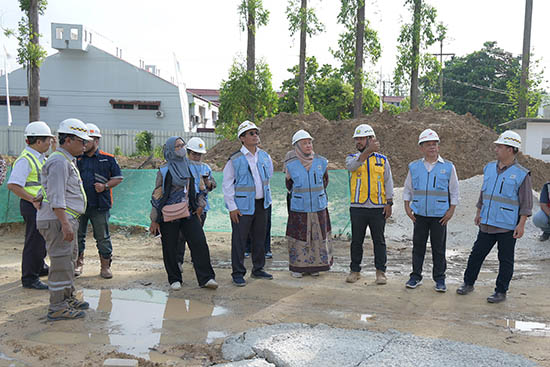 Tim “Review Mission” Proyek AKSI-ADB, Tinjau Progres Pembangunan Sarana Pendidikan di UNRI (Sumber: HUMAS Universitas Riau)