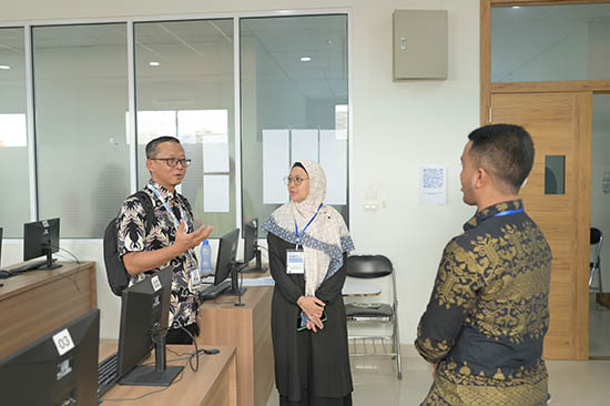 Pantia Pusat SNPMB Tinjau Pelaksanaan UTBK-SNBT di UNRI (Sumber: HUMAS Universitas Riau)