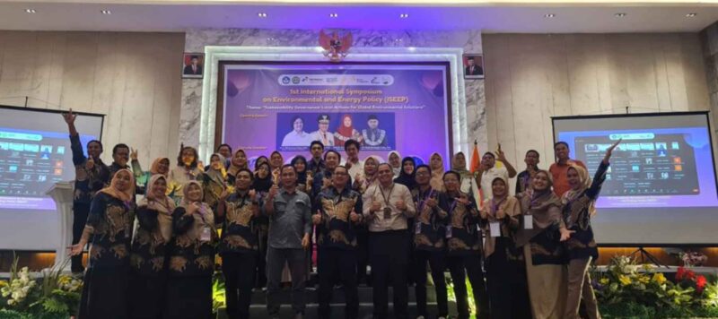 FISIP Universitas Riau sukses menyelenggarakan seminar internasional “The 1st International Symposium on Environmental and Energy Policy dengan tema Sustainability Governance: Local Actions for Global Environmental Solutions” (Sumber: HUMAS Universitas Riau)