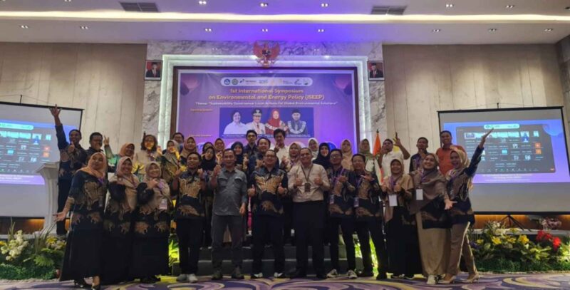 FISIP Universitas Riau sukses menyelenggarakan seminar internasional “The 1st International Symposium on Environmental and Energy Policy dengan tema Sustainability Governance: Local Actions for Global Environmental Solutions” (Sumber: HUMAS Universitas Riau)