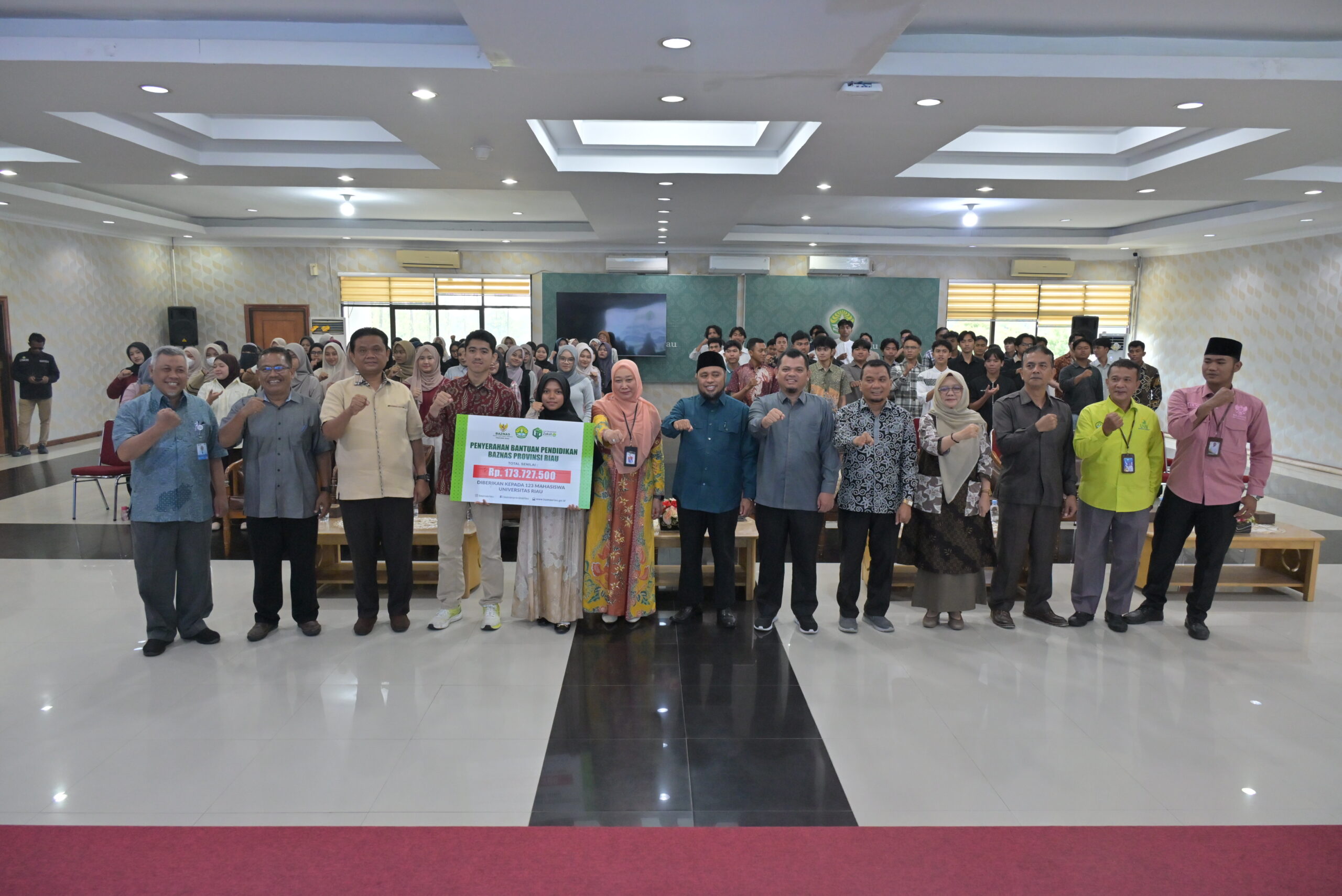 Sinergi Baznas Riau dan UPZ Unri Hadirkan Bantuan UKT untuk Ratusan Mahasiswa