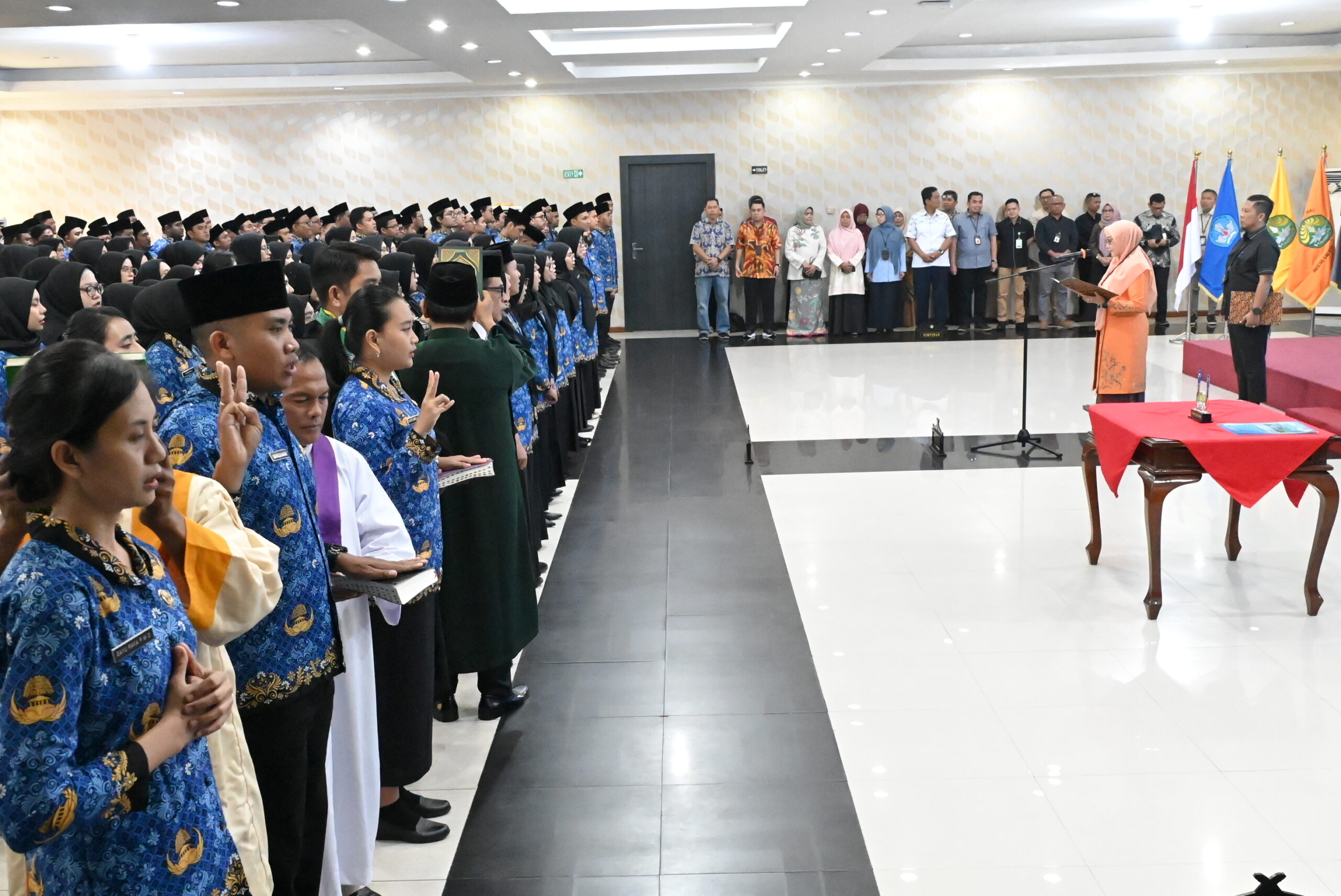 Unri Resmi Lantik 242 ASN, Rektor: Tingkatkan Kompetensi dan kolaborasi